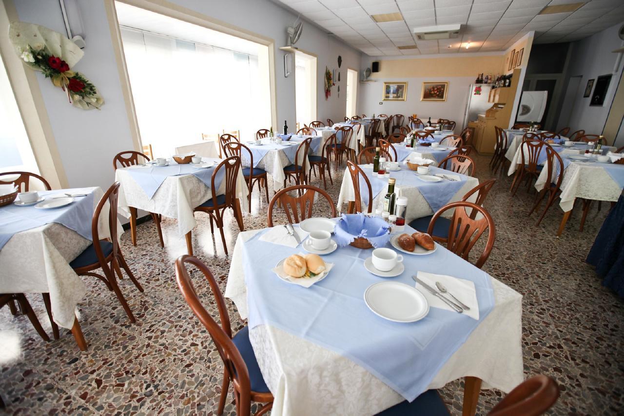 Hotel Latini Rimini Exterior foto